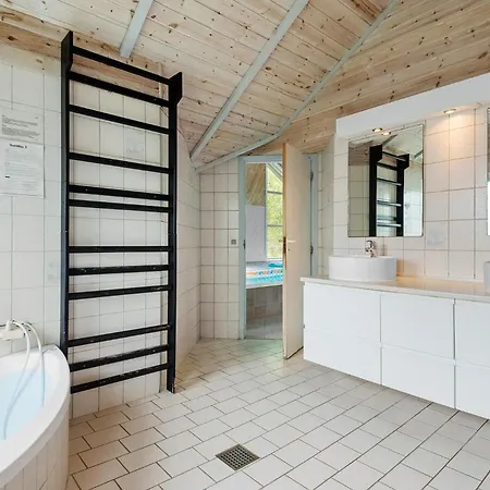 Gorgeous Home In Blavand With Sauna * Блаванн